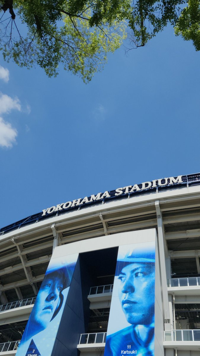 for8's tweet photo. #SVリーグファイナル 
山下公園に行くとイベント。 ハマスタは人が多すぎ。試合��イベントから人が溢れてて青に染まっていた。
GWは出掛けるぞ、と言う気分になる晴れた爽やかな日。
#SVリーグ は暗い暗い室内へ。
スポーツ？
GWにファイナルやる必要あるのかな？

明るく自由な
#黒鷲旗 楽しかった https://t.co/FZ56P7lBqE