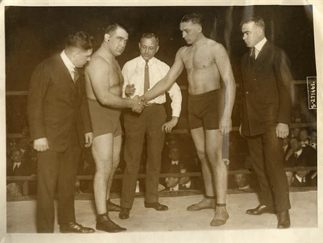 allan_cheapshot's tweet photo. #OnThisDay in 1918: Jack Curley Promotions: Madison Square Garden, New York: Ed “Strangler” Lewis and Joe Stecher went to a two-hour draw before a sellout crowd of 12,000, with referee Billy Roche calling it after neither man could score a fall. https://t.co/J9mFr9DiTX