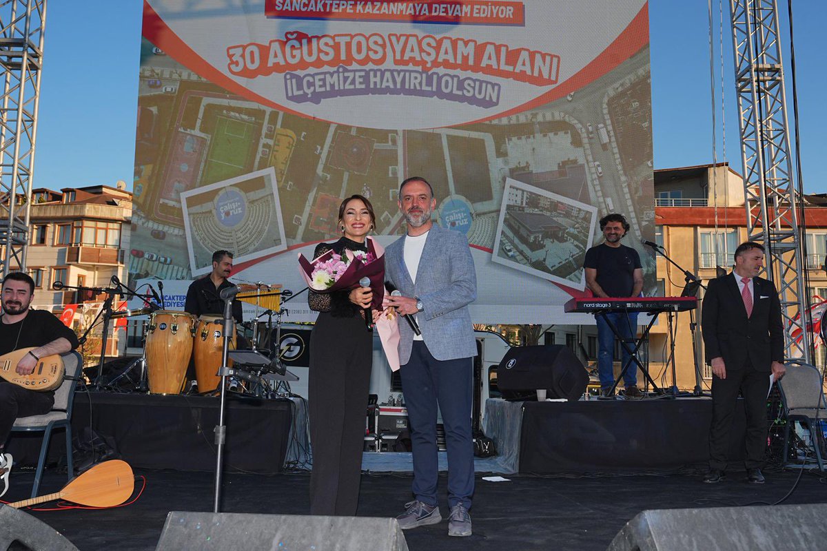 alperyegin_'s tweet photo. 30 Ağustos Yaşam Alanı’nın açılışını, Sancaktepeli komşularımızla birlikte coşkuyla gerçekleştirdik. Açılışın ardından Zeynep Bakşi Karatağ konseriyle komşularımızla keyifli anlar yaşadık 🎶

Şarkılarıyla etkinliğimize renk katan değerli sanatçımıza ve bizleri yalnız bırakmayan kıymetli Sancaktepeli komşularıma gönülden teşekkür ediyorum.

Sancaktepe Kazanmaya Devam Ediyor!