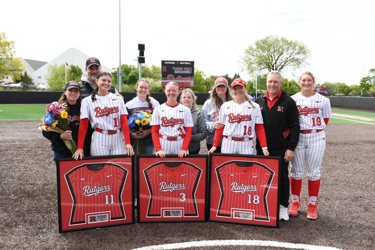 Thank you, <a href="/RUSoftball/">Rutgers Softball</a> seniors! 🥎 #GoRU