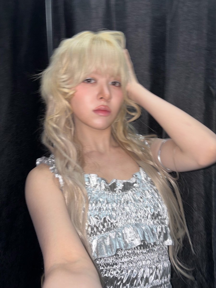 lily source tweet media