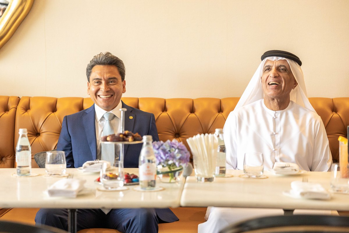 GerardoPerezSV's tweet photo. Celebramos el Día Nacional del café Pacamara, uno de los cafés de especialidad más representativos de El Salvador, con una degustación en el Emirato de Ras Al Khaimah. 🇸🇻☕🇦🇪

Nos honró con su presencia Su Alteza el Jeque Saud bin Saqr Al Qasimi, Miembro del Consejo Supremo y Gobernante de Ras Al Khaimah, así como el Jeque Ahmed bin Saud Al Qasimi, Presidente del Departamento de Servicios Públicos de Ras Al Khaimah. 

El café salvadoreño continúa consolidándose como un puente que une la cultura salvadoreña y emiratí. @RAKmediaoffice 

نحتفل بـاليوم الوطني لقهوة الباكامارا، إحدى أبرز قهوة المتخصصة في السلفادور، من خلال تذوّق خاص أُقيم في إمارة رأس الخيمة. 🇸🇻☕🇦🇪

وقد شرفنا بحضوره سمو الشيخ سعود بن صقر القاسمي، عضو المجلس الأعلى وحاكم رأس الخيمة، وكذلك الشيخ أحمد بن سعود القاسمي، رئيس دائرة الخدمات العامة في رأس الخيمة.

وتواصل القهوة السلفادورية ترسيخ مكانتها كجسر يربط بين الثقافة السلفادورية والإماراتية. @RAKmediaoffice