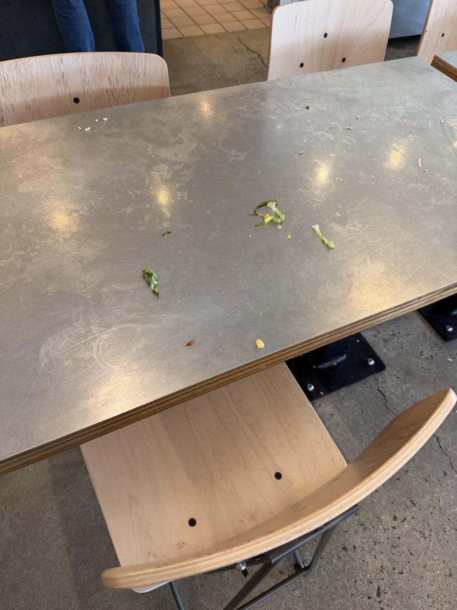 MichaelJayBTC's tweet photo. Hey @ChipotleTweets do you guys train employees to wipe down table tops?  It always looks like someone wiped their ass across the top. https://t.co/uxiiDTzZw9