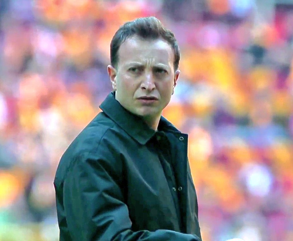 tuysuzilhan's tweet photo. Penaltıyı vermedi.
Ederson’u 2 kez atamadı.

Daha ilk yarıda kaç skandal karara imza attı.

Galatasaray, Yasin Kol’u da ona talimat verenleri de ezip geçecek! https://t.co/M24T2xSWxN