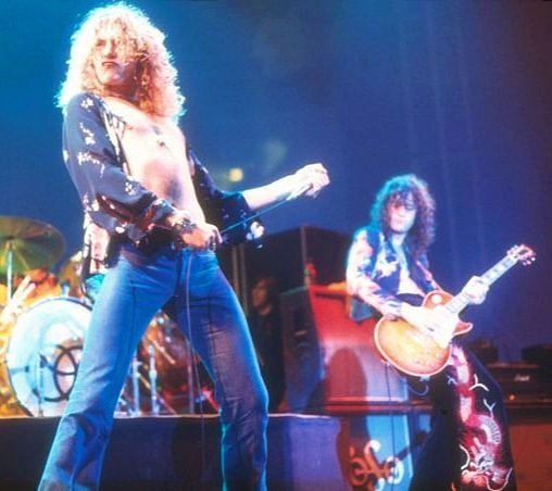 SukursalRock's tweet image. On this day April 26, 1969, during the band’s second North American tour LED ZEPPELIN played the second of two nights at The Winterland Ballroom in San Francisco, California. It was during this show that “Whole Lotta Love” was played live for the first time. #LedZeppelin #Legends