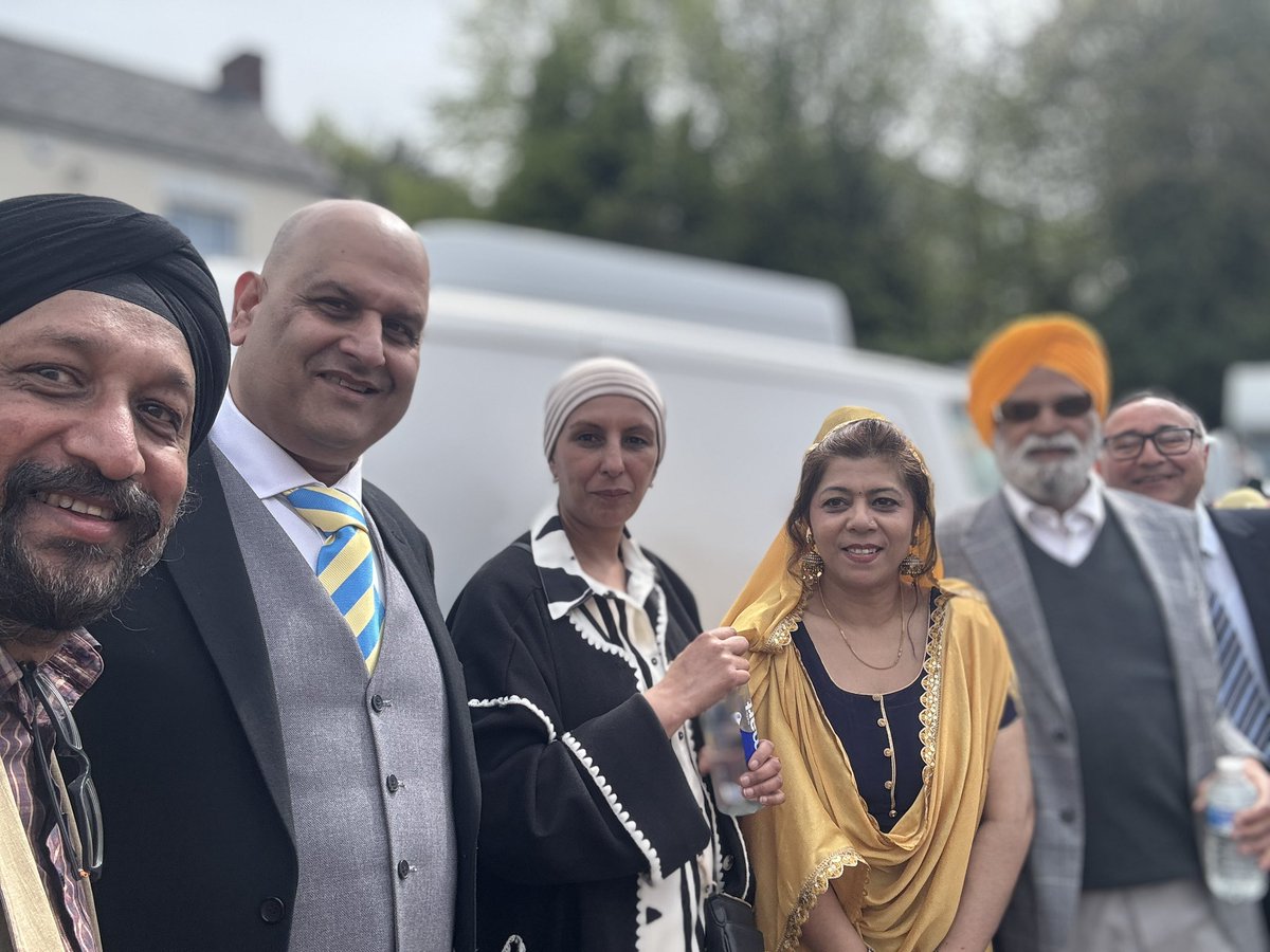 Rupinder2010's tweet photo. Wonderful to celebrate the #Sikh #Festival #Vaisakhi in #Coventry. Amazing Coventraiants celebrated as one community, Hindus, Muslims, Sikhs, Christians, people of all religions and none, equality contributing with love and compassion. #ThisisCoventry https://t.co/eU92QhLwty
