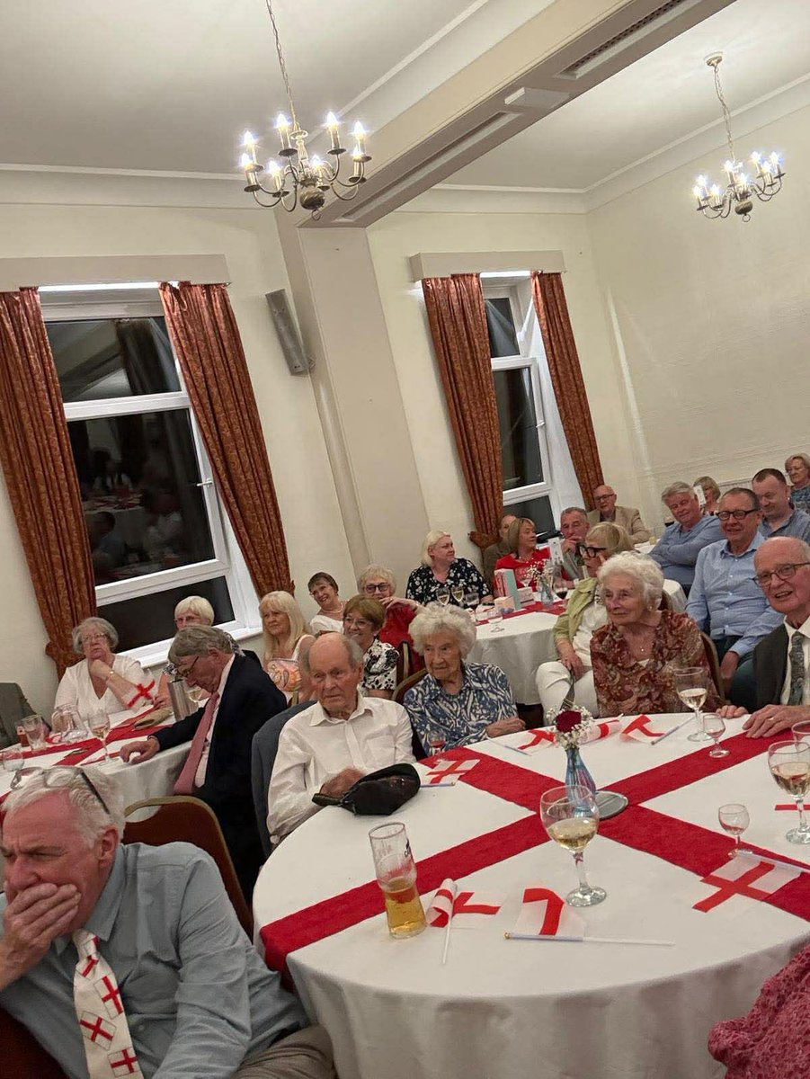 CheshireMasons's tweet photo. #Sundayshowcase saw Cheshire Freemasons celebrate St George’s Day across the province, bringing communities together 
Over £3,000 raised for Buxton Mountain Rescue and the Cheshire 2027 Festival Appeal 👏
A great day all round, full of generosity and community spirit.
#Freemasons https://t.co/N7mMX0suQk