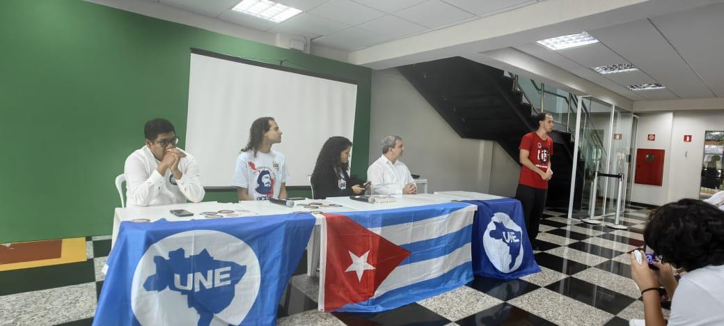 ✨ El ministro <a href="/WalterBG_MES/">Walter Baluja García</a> sostuvo un fructífero encuentro con dirigentes de la Unión Nacional de Estudiantes de Brasil (UNE).

🤝 Se intercambió sobre la realidad de #Cuba y se ratificó la solidaridad de los estudiantes brasileños con la #RevoluciónCubana 🇨🇺

#CubaNoEstáSola