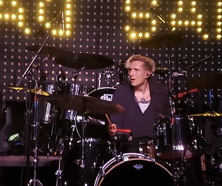 Dead Sara France tweet media