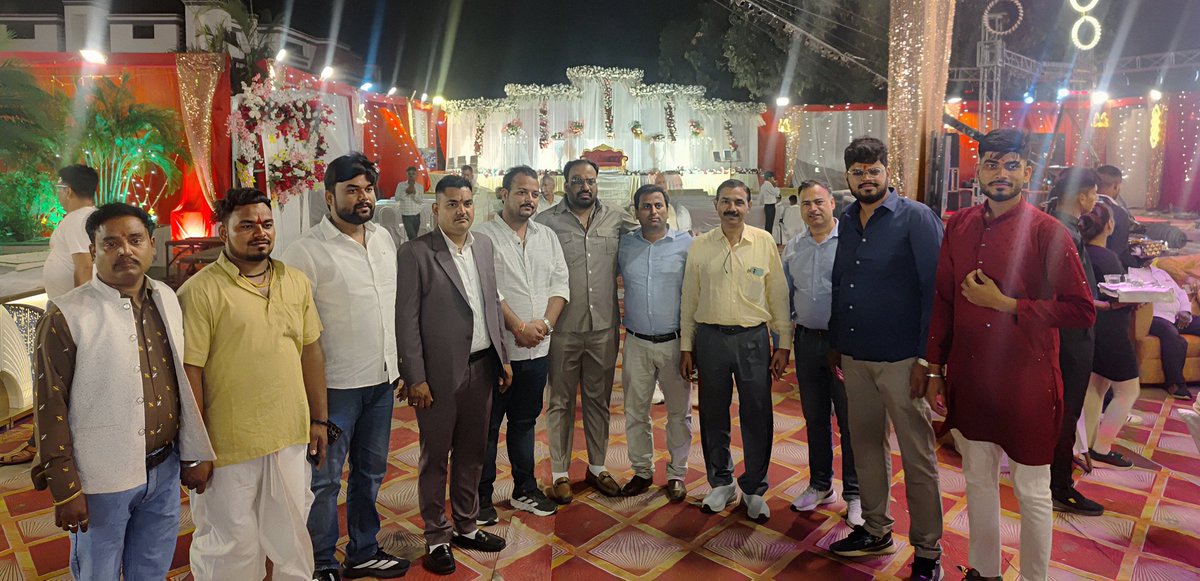 shubhamup43's tweet image. भाजपा पार्टी के जिला महामंत्री दीपक गुप्ता जी के यहां वैवाहिक कार्यक्रम में सम्मिलित हुआ अपनों के साथ #viralpost #post