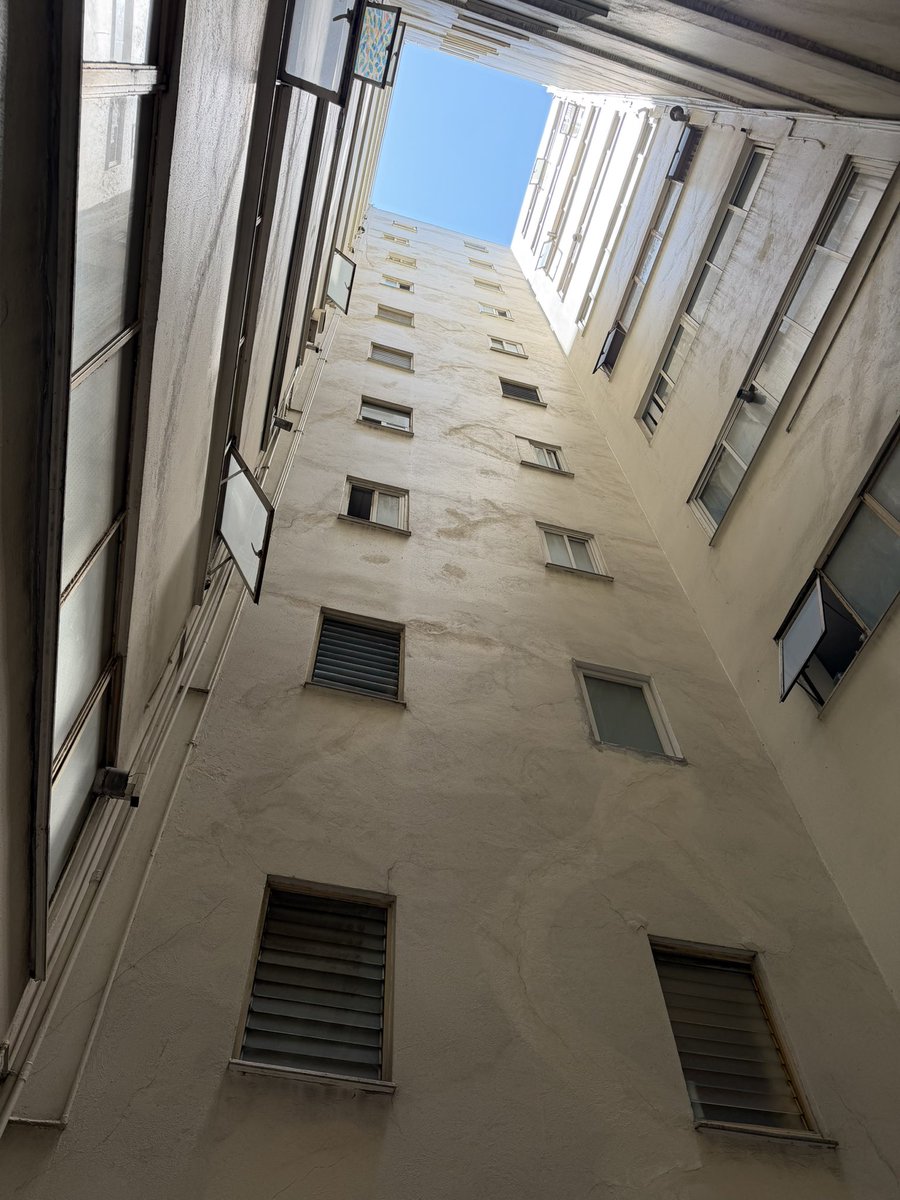 HugoTorresCDMX's tweet photo. Gracias a mis vecinos de la Colonia #DelValle por recibirnos en domingo, para atender temas condominales y de servicios con la @BJAlcaldia
#Concejal
#BenitoJuarez
#Condominios https://t.co/BcqcDZ1ZNQ