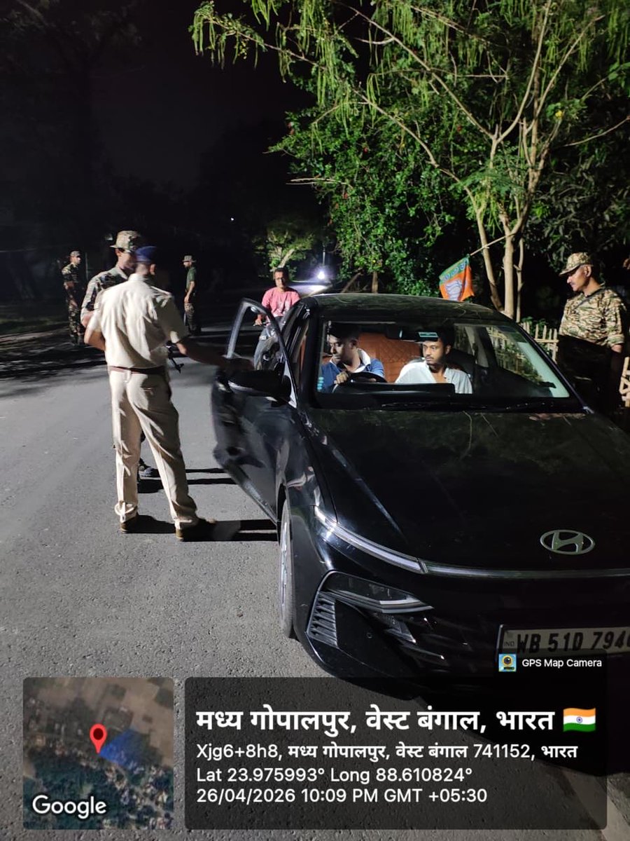 CrpfWest's tweet photo. OPERATION ALL OUT PHASES II

संवेदनशील इलाकों में CAPFs की दिन-रात पेट्रोलिंग और नाका चेकिंग जारी है।
सुरक्षा की मजबूत मौजूदगी से आम जनता में भरोसा और शांति का माहौल बना है।
@CEOWestBengal 
@ECISVEEP https://t.co/DCfeNSFrss