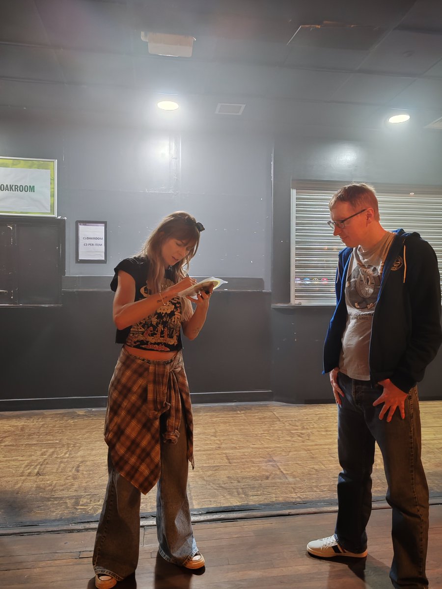 ThomasParfett's tweet photo. I met Taylor Acorn at The Dome in London last night!!! 😄🎶💙❤️ Got a hug, got my vinyl signed, and she wished me a happy birthday! ☺️💜 https://t.co/uF60E68yNC