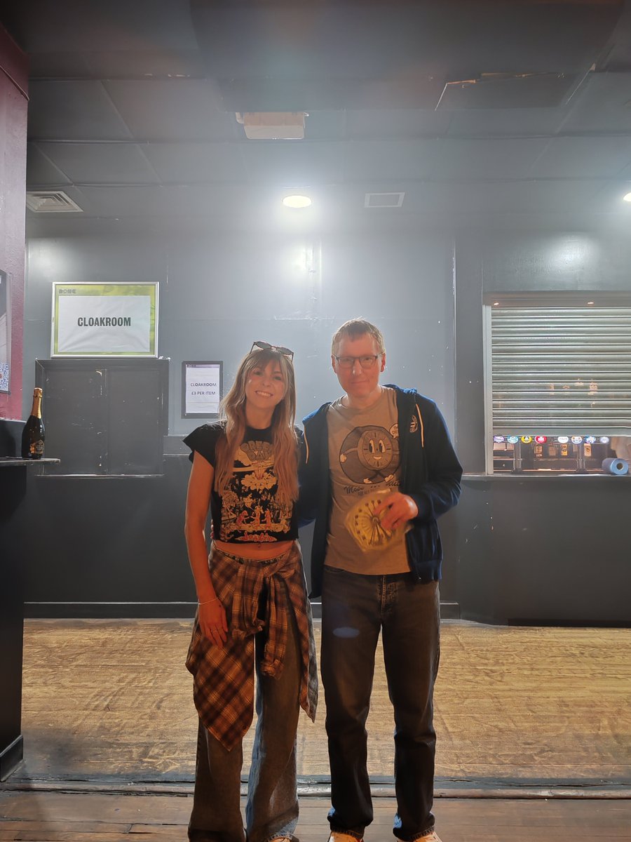 ThomasParfett's tweet photo. I met Taylor Acorn at The Dome in London last night!!! 😄🎶💙❤️ Got a hug, got my vinyl signed, and she wished me a happy birthday! ☺️💜 https://t.co/uF60E68yNC