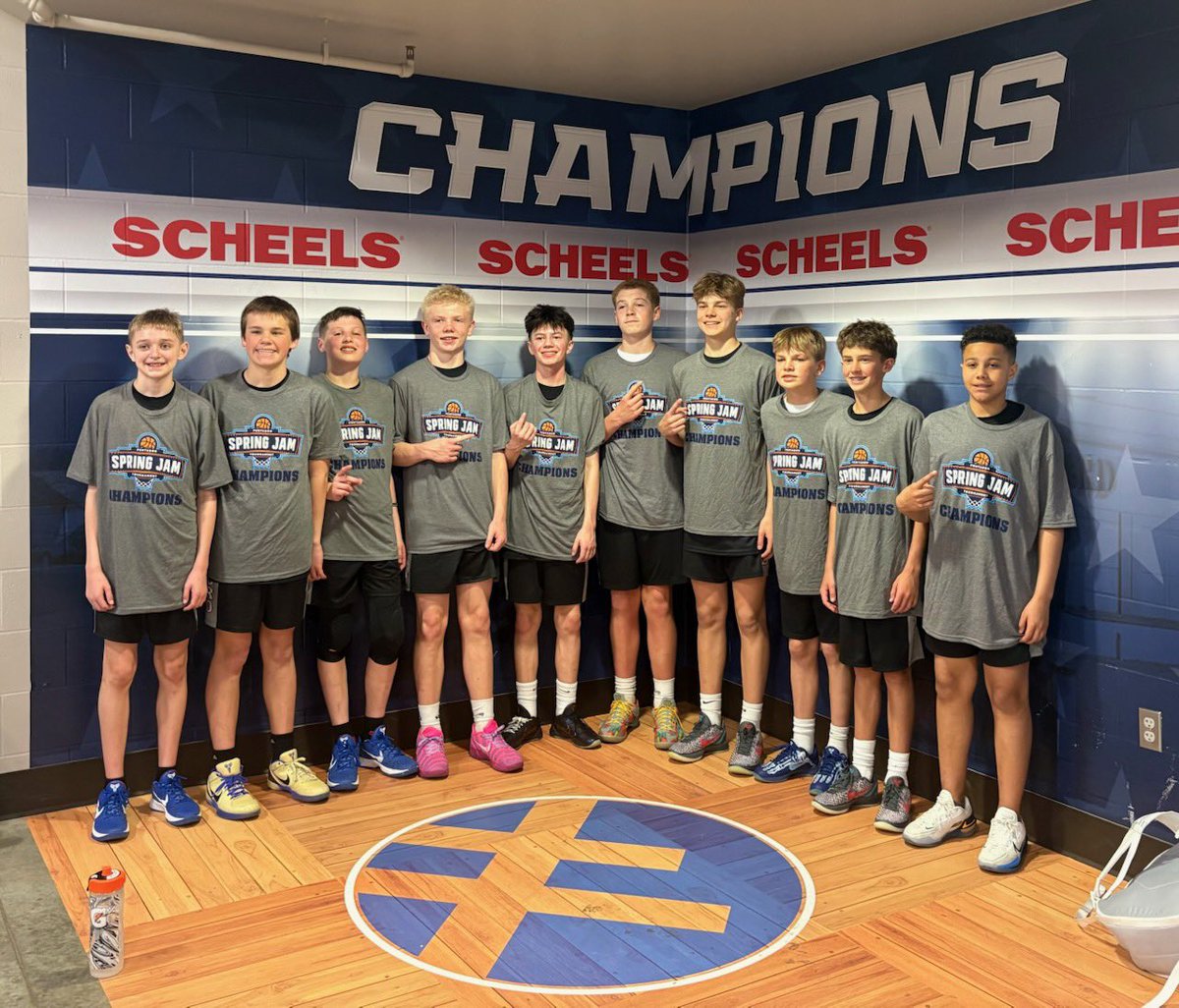 sanfordhoopsfgo's tweet photo. 1️⃣3️⃣u Boys ⚪️ with an ELECTRIC ⚡️ performance this weekend, as they take 🥇 Place at the Pentagon Spring Jam in Sioux Falls‼️

Some ELITE defense and high-level shooting form this team, way to WORK!

#SanfordSports | #TogetherAsOne https://t.co/qnEmm8673K