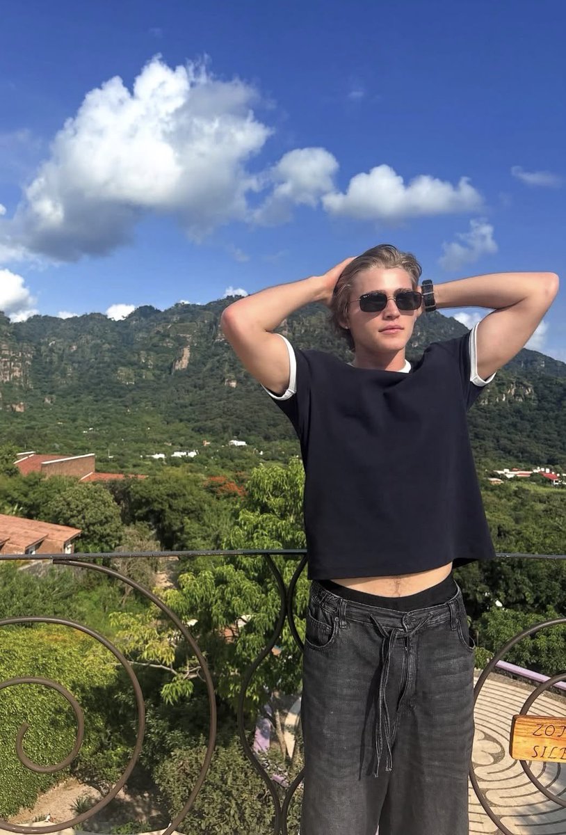 Johnathan 🧣 🌌 tweet media