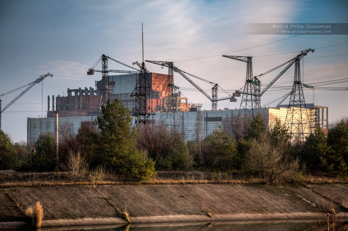 PGPImages's tweet photo. The disaster at Unit 4 permanently halted a massive infrastructure expansion. Phase III of the V.I. Lenin Nuclear Power Plant consisted of Reactors 5 and 6.

The heavy cranes above Reactor 5 remain exactly where they were positioned on April 26, 1986.

Adjacent to this expansion, the city of Pripyat was emptied of 50,000 residents in a single afternoon using a fleet of 1,200 buses. The site transitioned from a base-load power engine to a static exclusion zone.

#Chernobyl #NuclearEngineering #Pripyat #RBMK1000 #History #Infrastructure