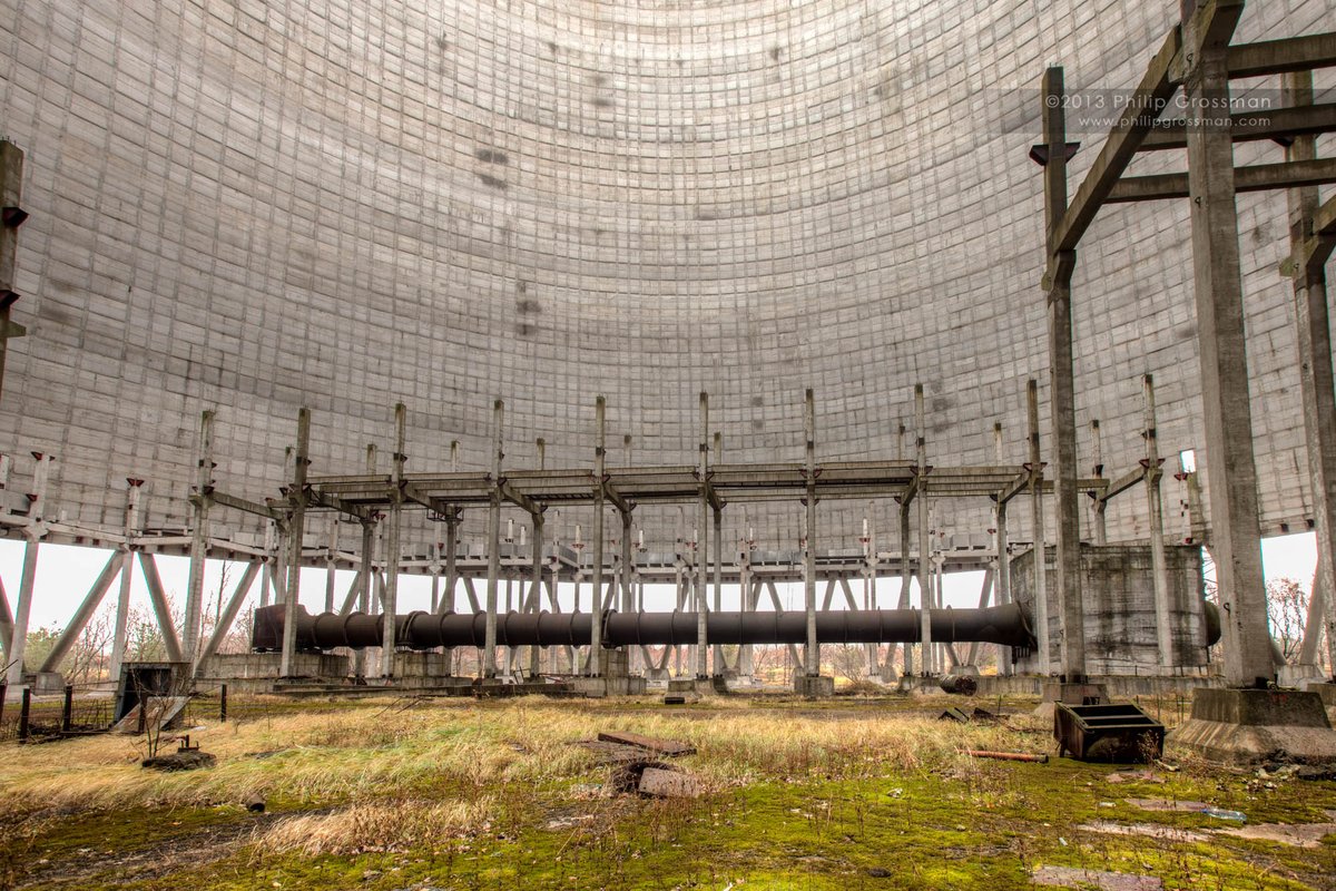 PGPImages's tweet photo. The disaster at Unit 4 permanently halted a massive infrastructure expansion. Phase III of the V.I. Lenin Nuclear Power Plant consisted of Reactors 5 and 6.

The heavy cranes above Reactor 5 remain exactly where they were positioned on April 26, 1986.

Adjacent to this expansion, the city of Pripyat was emptied of 50,000 residents in a single afternoon using a fleet of 1,200 buses. The site transitioned from a base-load power engine to a static exclusion zone.

#Chernobyl #NuclearEngineering #Pripyat #RBMK1000 #History #Infrastructure