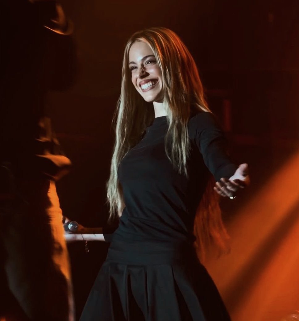 la sonrisa nononono 😭 si te amo más exploto