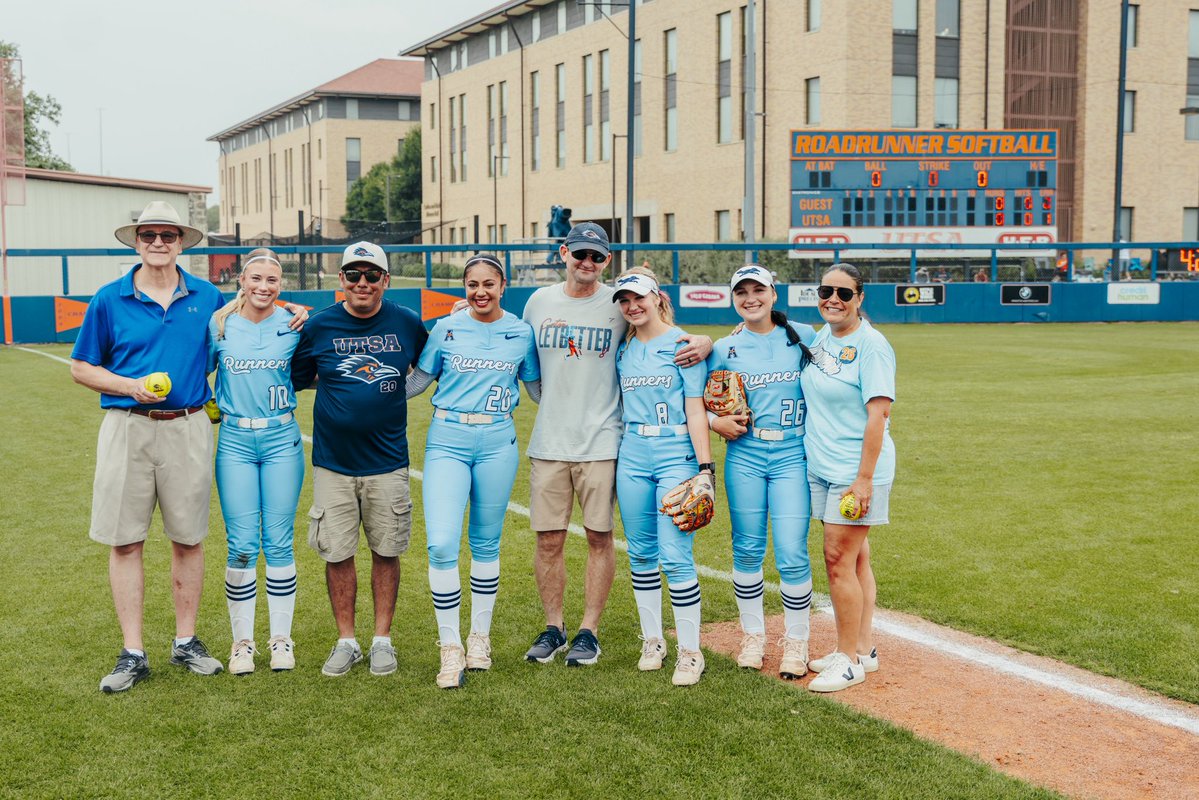 UTSASoftball's tweet image. A few special first pitches! 🫶

#BirdsUp 🤙 | #LetsGo210 | #PluckEm 🪶