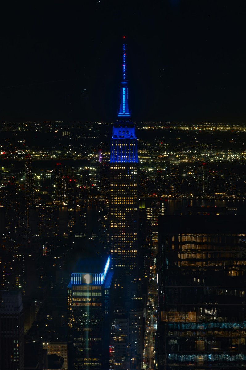 NatureVista_4K's tweet image. Wake up with an empire state of mind. The energy here is contagious! 🏙️⚡🔥

📍Wall Street, NYC 🇺🇸
#NYC #WallStreet #USA