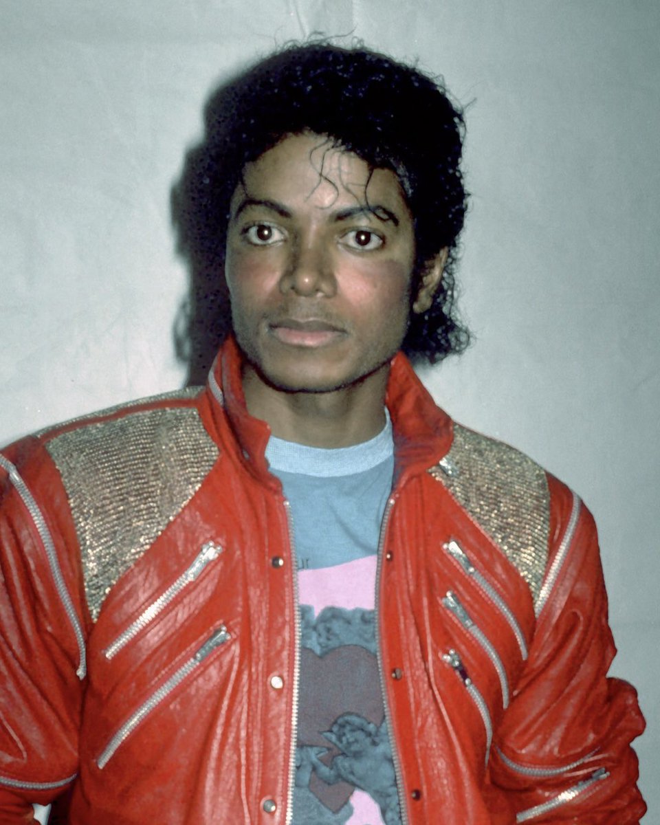 Rap's tweet photo. Michael Jackson now has 7 songs on the Global Spotify Chart‼️
#9 - “Billie Jean”
#28 - “Beat It”
#109 - “Smooth Criminal”
#112 - “They Don’t Care About Us”
#114 - “Don’t Stop ‘Til You Get Enough”
#154 - “Rock With You”
#161 - “The Way You Make Me Feel” https://t.co/cHcTX7qsdV