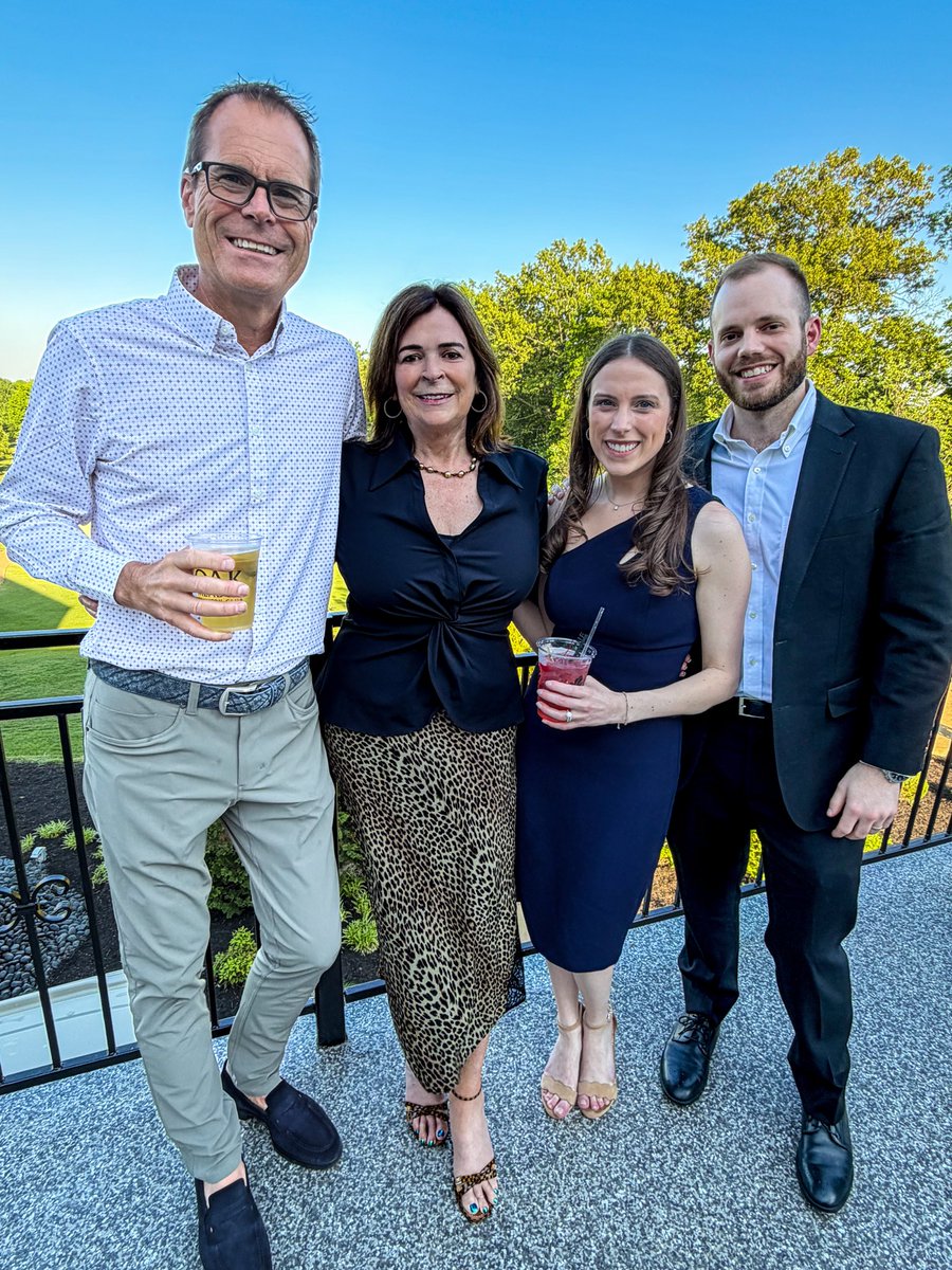 serenity67's tweet image. Such a great time seeing family this weekend &amp;amp; everyone being together to celebrate the joyous wedding of our cousin &amp;amp; his lovely bride! ❤️💃🥂🕺
#Family #Celebrate