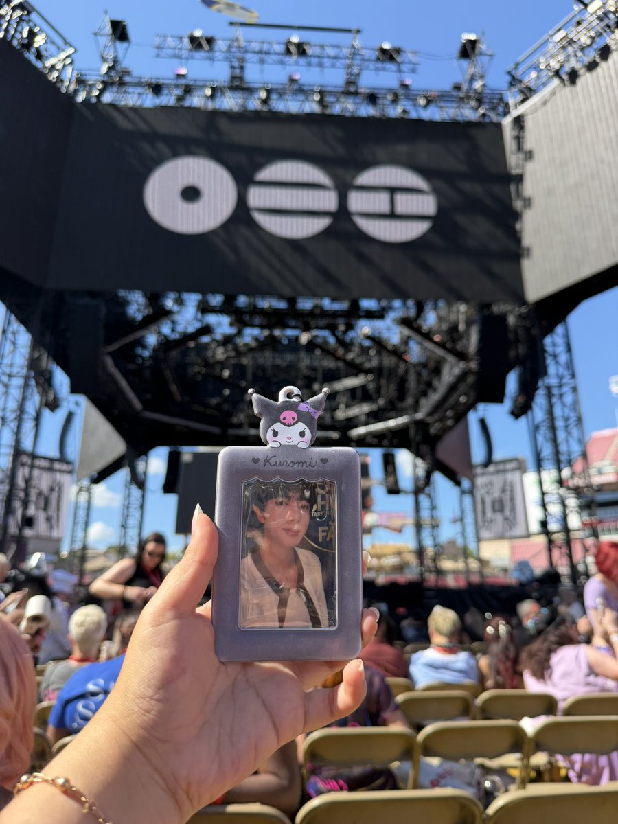 d⁷ ᴾʳᵒᵒᶠ || seeing bts in tampa 😭😭 tweet media