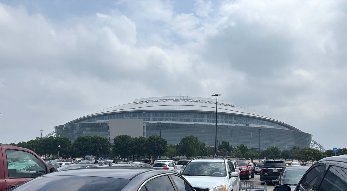 WaitnPatiently's tweet image. Had to make a run to Walmart. Can’t wait for the season to start #DallasCowboys #DC4L #WeDemBoyz 💙🤍💙