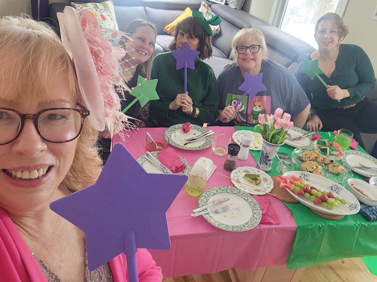 radlady's tweet photo. Another so today I hosted my own Wicked Boozey Brunch so they could meet. We dressed up. We drank. We ate. And we sang the songs of Wicked! #somuchfun https://t.co/cxWthP0M3E
