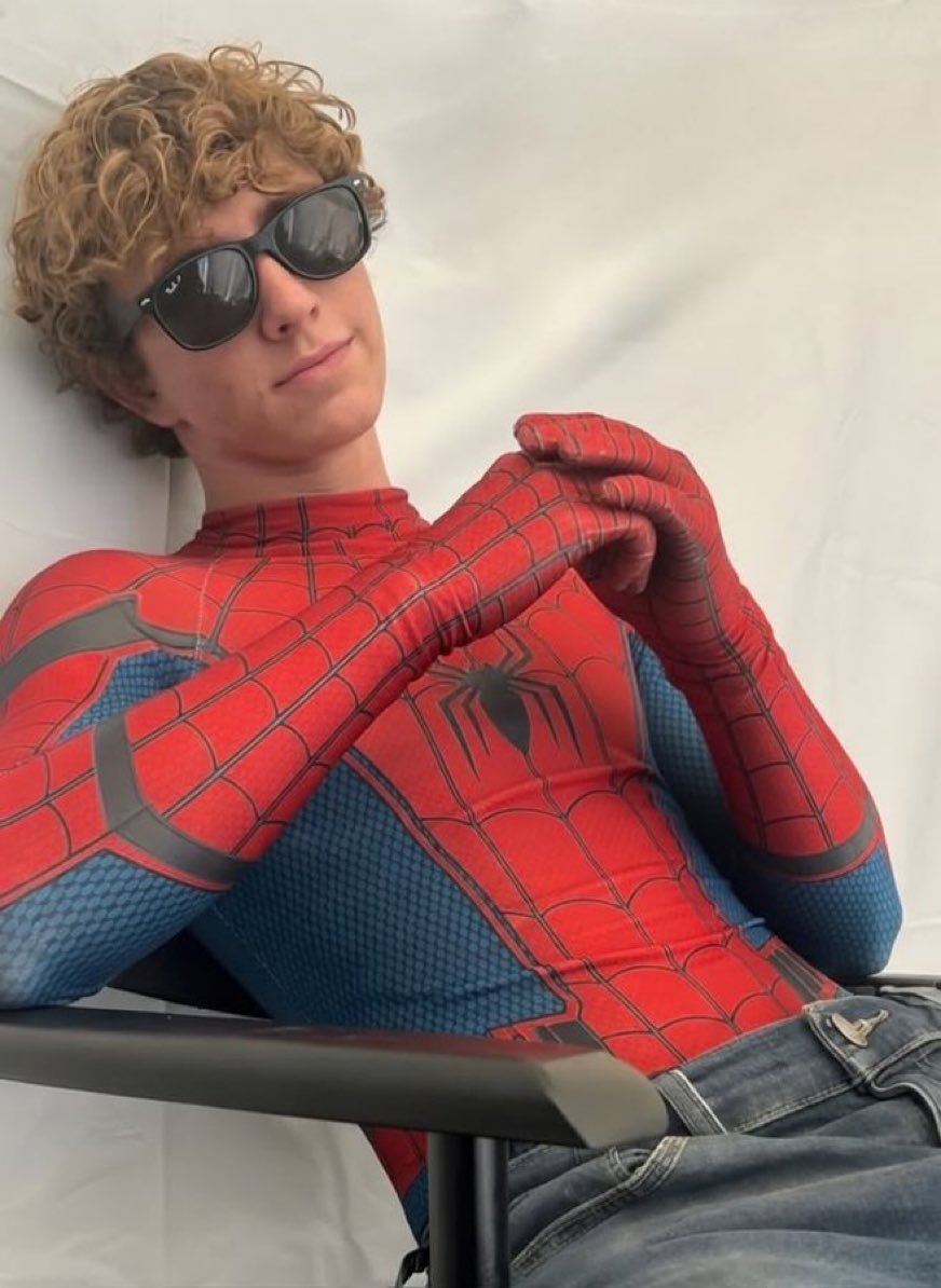 lost boy tweet media