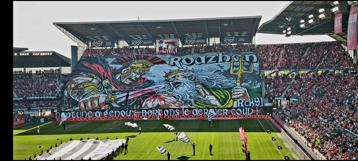 Plushbzh1's tweet image. Bon dimanche sous vos applaudissements ! 
#Rennes #tifo
#Lepaul #Rongier