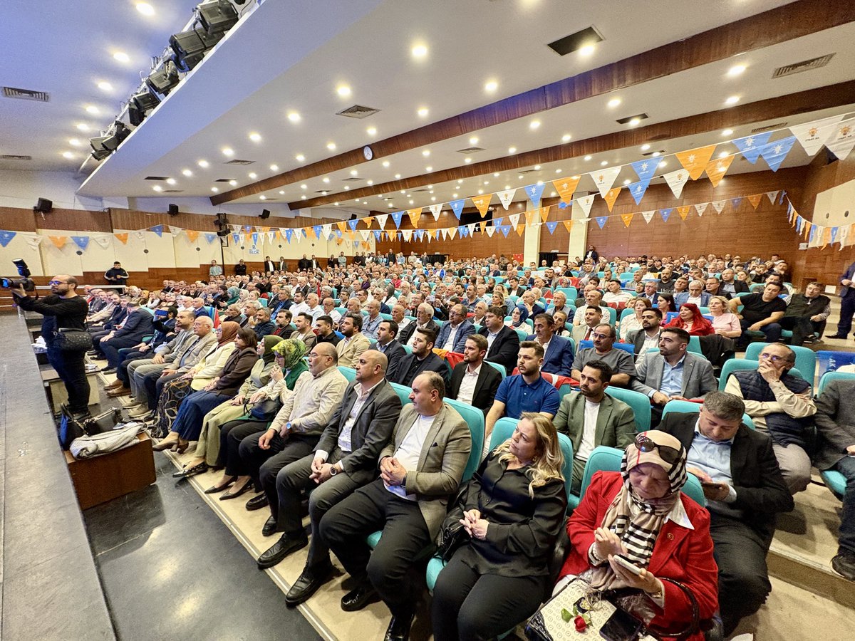 Konak İlçe Başkanlığımızın ev sahipliğinde; Bayraklı, Bornova, Gaziemir, Karabağlar, Buca, Karşıyaka, Menderes ve Kemalpaşa ilçe teşkilatlarımızın katılımıyla istişare ve eğitim toplantımızı gerçekleştirdik.

İl Koordinatörümüz, Milletvekilimiz Sn. <a href="/adnangunnar/">Dr. Adnan GÜNNAR 🇹🇷</a>’ın sunumları