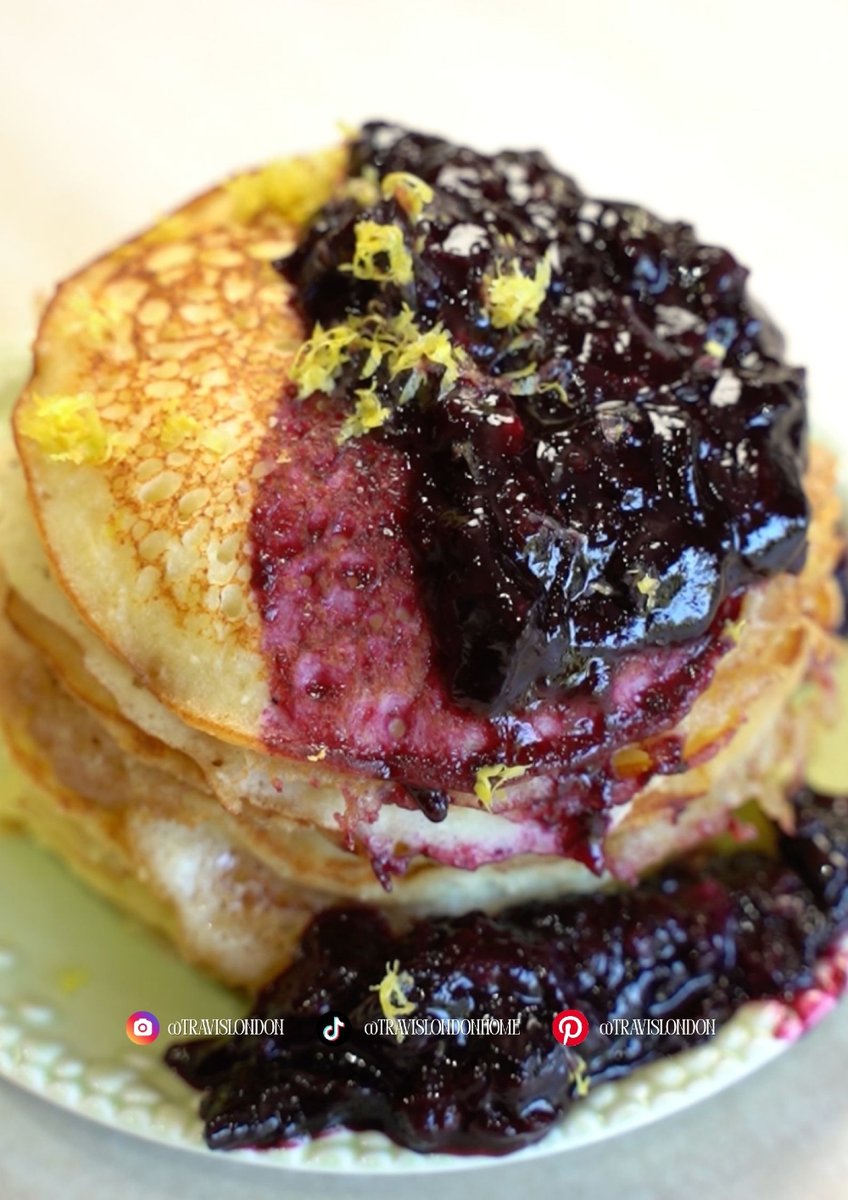TLTravisLondon's tweet image. Soft, fluffy Lemon Ricotta Pancakes topped with blueberry compote 🍋🫐
This is brunch done right.

Light, creamy, and so easy to make.

✨ Get the full recipe here: f.mtr.cool/zbbtritouh 

#pancakes #brunch #foodie #easyrecipe