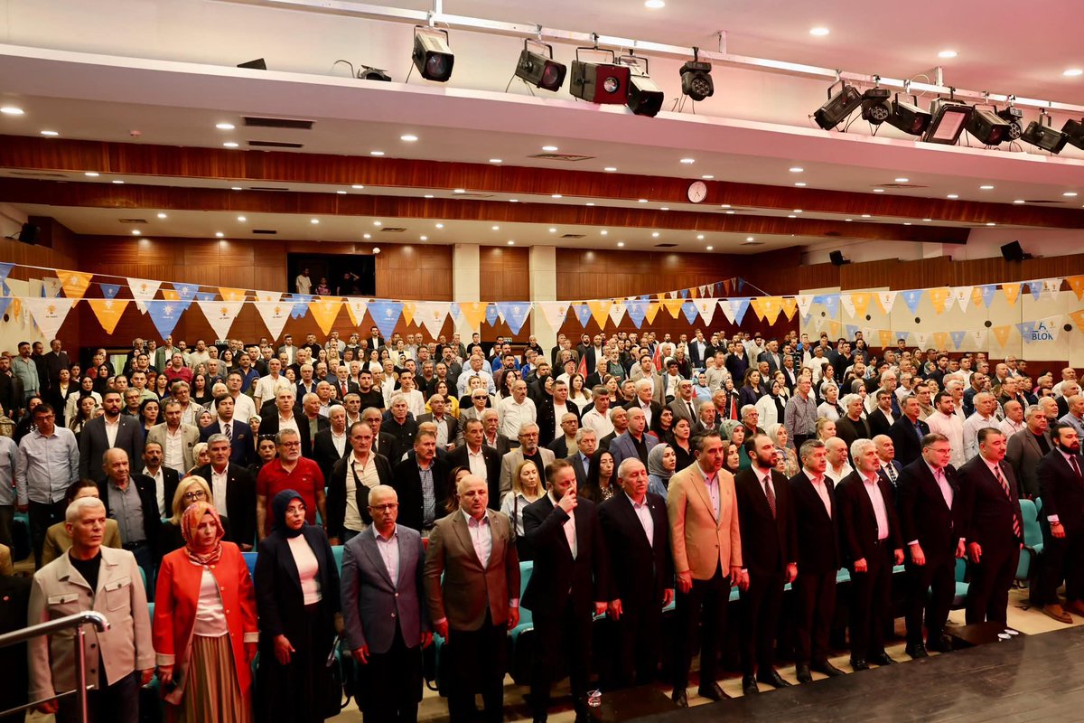 İl Başk. Sn. Bilal Saygılı’nın katılımlarıyla; Kemalpaşa,Konak, Bayraklı,Bornova, Gaziemir,Karabağlar, Buca,Karşıyaka ve Menderes ilçe başk.Y.K üyelerimiz ve mah. başk. bir araya geldik.
İl Krd. Sn. Mv. Adnan Günnar’ın eğitim sunumlarıyla istişare  toplantımızı gerçekleştirdik.