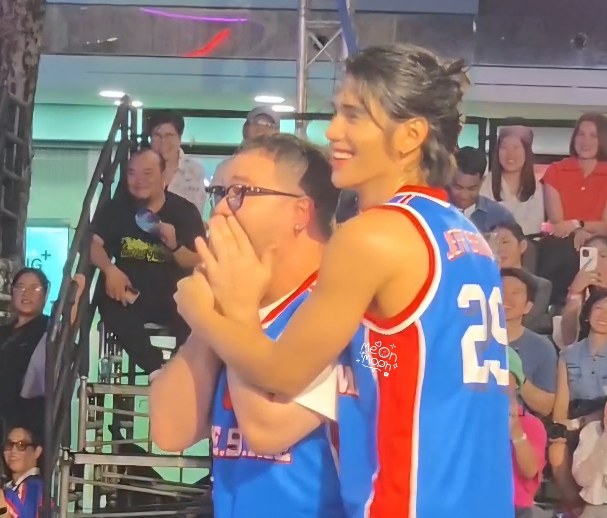 ꧁🪐MeOnMoon🌙꧂ tweet media