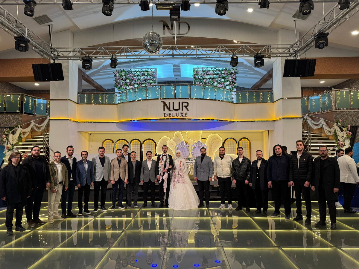 İl Gençlik Kolları Başkan Yardımcımız Furkan Türker’in düğün merasimine katılarak nikah akitlerine şahitlik ettik.  

Türker ve Arı ailelerini tebrik ediyor, genç çiftimize bir ömür boyu huzur, mutluluk ve iki cihan saadeti diliyoruz.