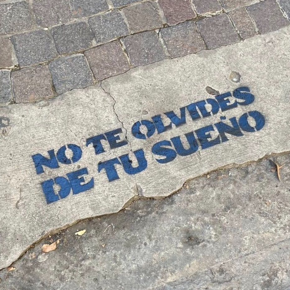 El título, los colores, la tipografía…
¿Ángela Torres o estamos delirando? 👀🩵