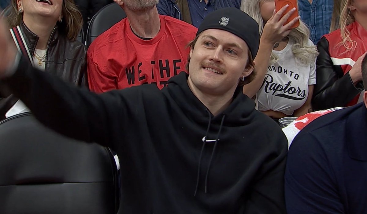 JacobPacheco6's tweet image. William Nylander is in attendance for the #Raptors game - doing his best to keep the Toronto crowd hyped up!!

Was not expecting that😅

#WeTheNorth | #LeafsForever