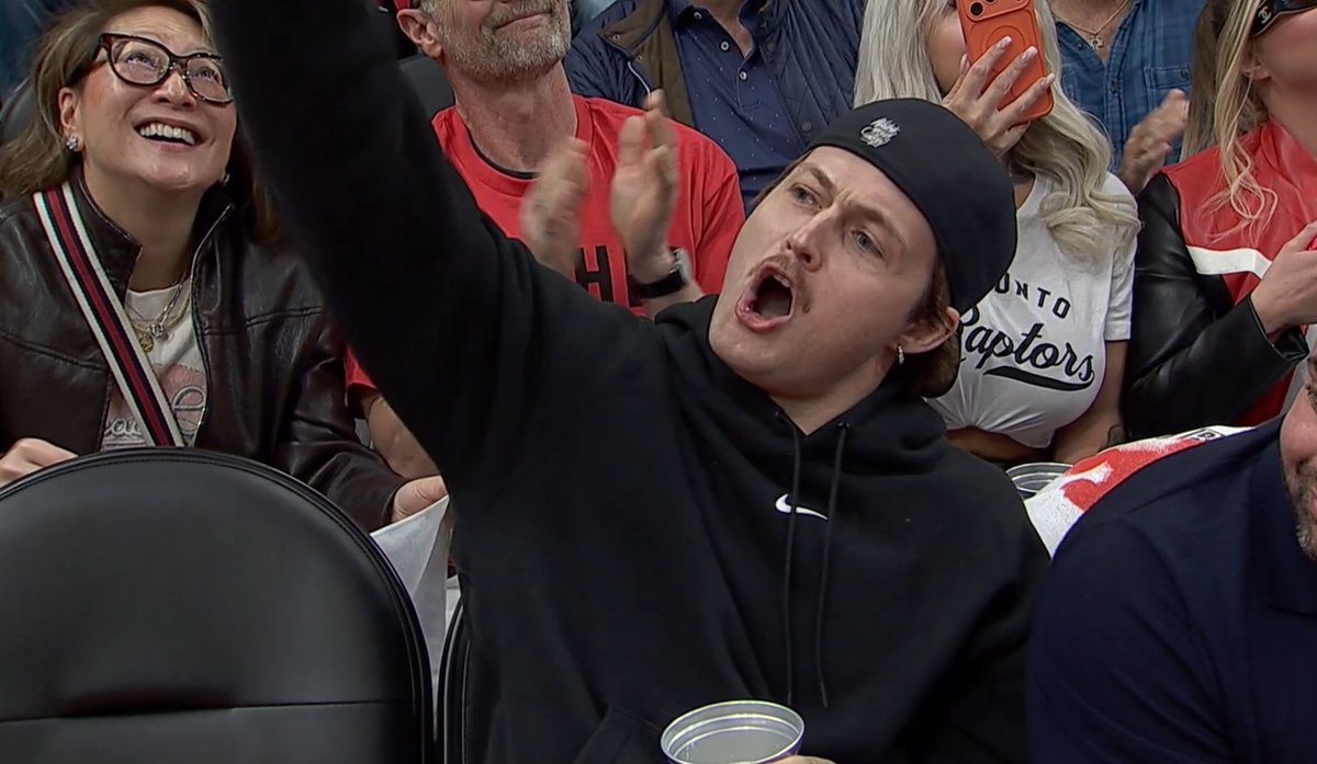JacobPacheco6's tweet image. William Nylander is in attendance for the #Raptors game - doing his best to keep the Toronto crowd hyped up!!

Was not expecting that😅

#WeTheNorth | #LeafsForever