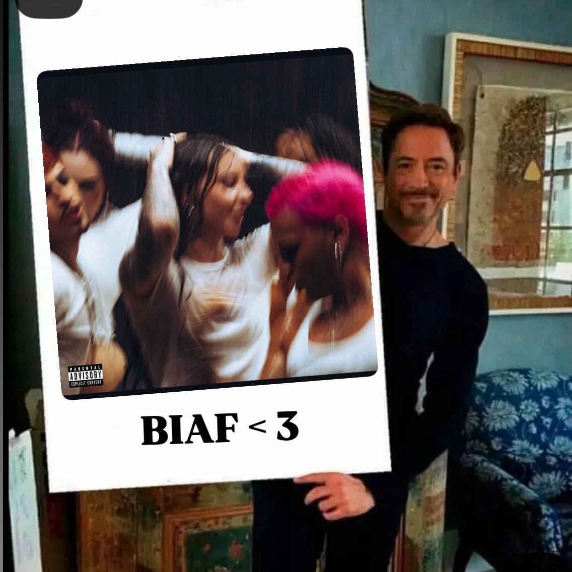 Yo mostrándole a todo el mundo, Para que escuchen BIAF <3 💋