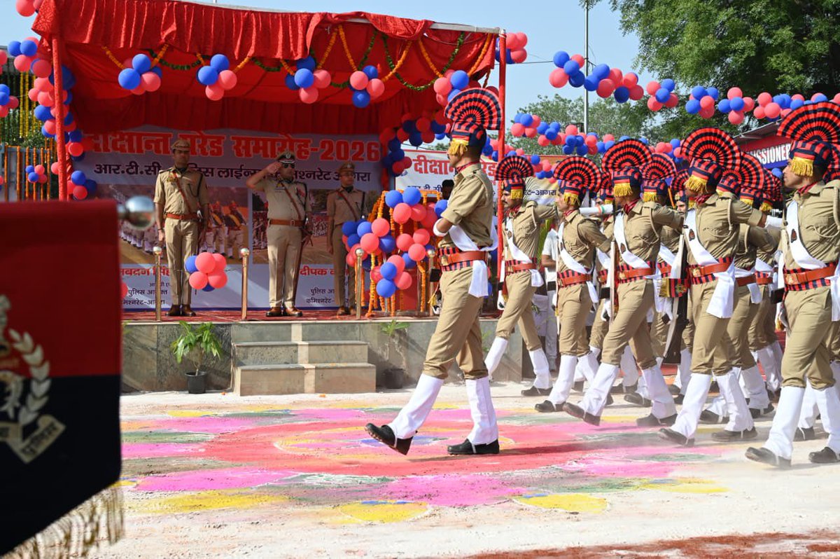 Preets_Love's tweet photo. "एक संकल्प—सेवा, सुरक्षा और समर्पण का"
#UPPolice 
#uppolicepop
#agra https://t.co/NzGAGnzzbC