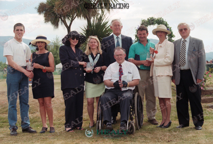 patcashhealy's tweet image. Killarney 18-July-1996  July Festival Day 4     @KillarneyRaces
#30yearsago   #archives   #fromthearchive   #memories   #HorseRacing   #HealyRacing   #ReelingInTheYears
Bright Project and Adrian O'Shea win for owner Sean Geary and trainer Donie Hassett.
(c)healyracing.ie