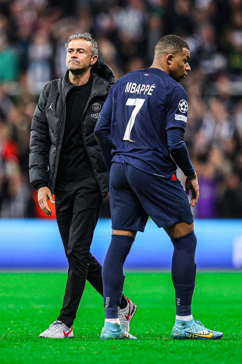 Footballtweet's tweet photo. 🚨🧠 Luis Enrique on treating Kylian Mbappé as just another player in the dressing room during his time at Paris Saint-Germain. ⚠️

🗣️ Luis Enrique: “We don’t have a philosophy of letting Mbappé do whatever he wants and that’s it.

Kylian with PSG’s previous philosophy, important titles weren’t won… The problem footballers have is that THEY ARE TREATED LIKE GODS.

As soon as he scores goals, no one can say anything to him. ‘OH, EVERYONE’S ALL OFFENDED BECAUSE SOMETHING WAS SAID TO THE STAR’.

The stars have to set more examples than the others, like Kylian. Kylian sets the example, but that DOESN’T MEAN HE DOESN’T PLAY BADLY, OK.

When he plays badly, his coach can tell him, and besides, he knew it.”

📌 This came after Enrique rebuked Mbappé and asked him to track the opponent’s right centre-back during build-up. ⛔️