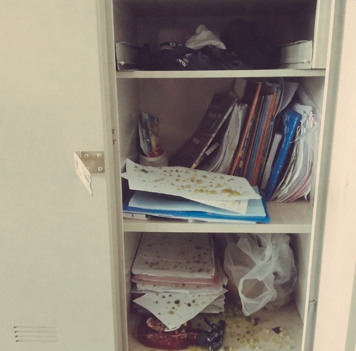 ianmikewazowski's tweet photo. My boogers drawer is growing nicely....do u think I should start stealing other people's boogers for my newest collection? Let me know #booger https://t.co/ca9JjVaDSu