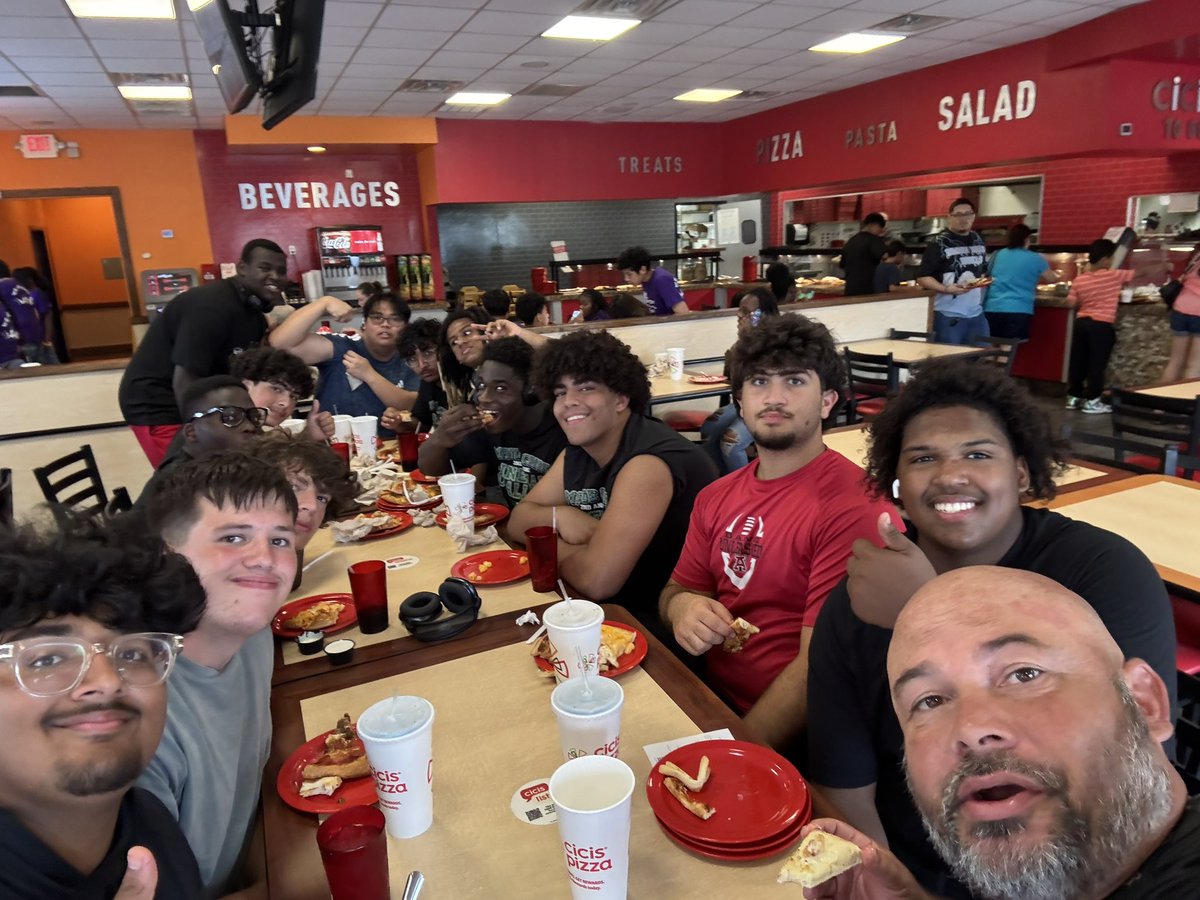 AHSDawgFootball's tweet image. Great job to our athletes participating in the Lineman Challenge. Thank you @MCRamFootball for putting on an excellent event ! Great to see our DAWGS competing ! 

JV finished - Third Place 🥉 

Keep building the culture The #DAWGS Way