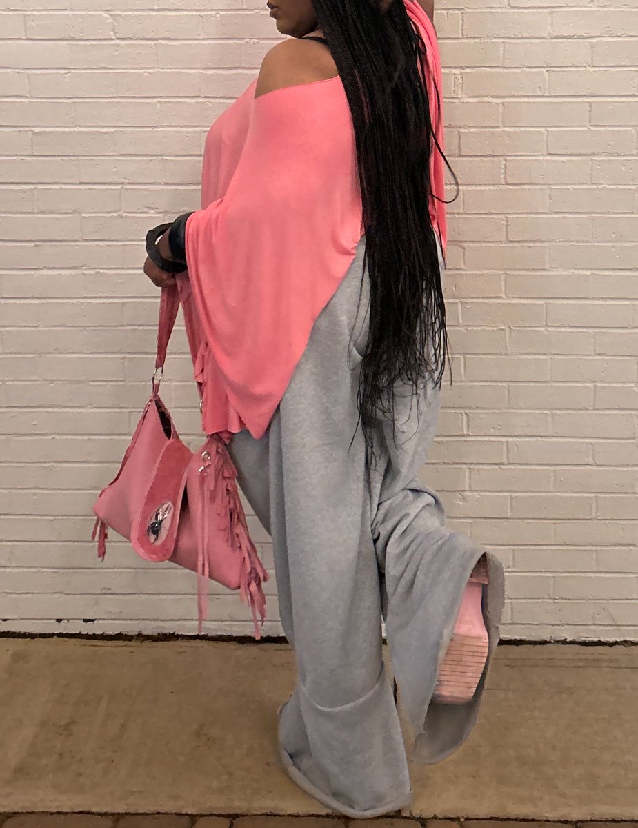 kermochi's tweet photo. Walking around the city in my own unreleased #kermochibag 🕷️🎀 https://t.co/tFxKXRlJaf