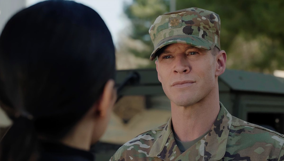 CollinsChadM's tweet image. The various threads rocked as ‘Army CID Major Matthew Malone’ on #NCIS “Army of One” - from fatigues to windbreaker to business casual, ‘Malone’ was all business til the end 🪖 

#actor #ncisverse #wardrobe #acting