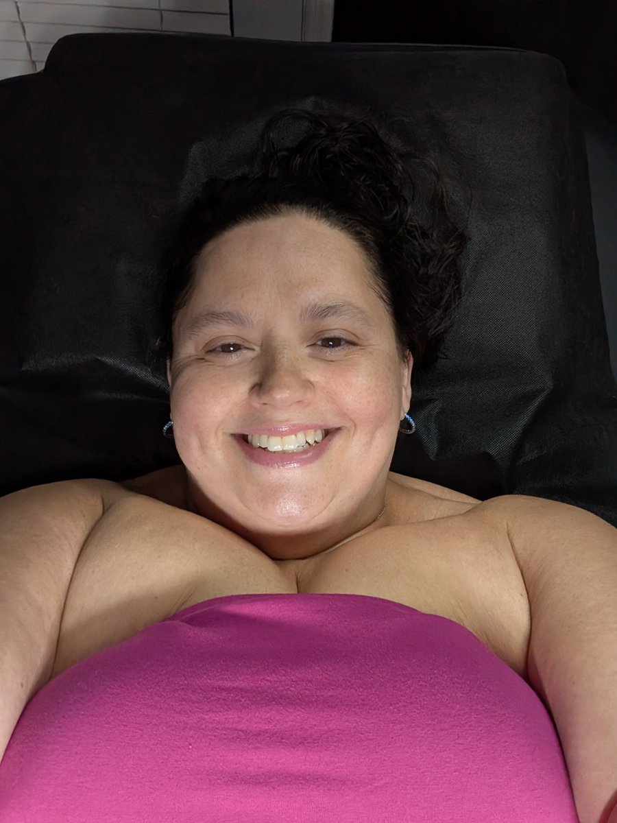 BBWKerri's tweet image. It's self care Sunday. Getting this 😺 waxed. Gotta keep her nice and smooth. 

#selfcareday
#brazilianwax
#bbw
#meow