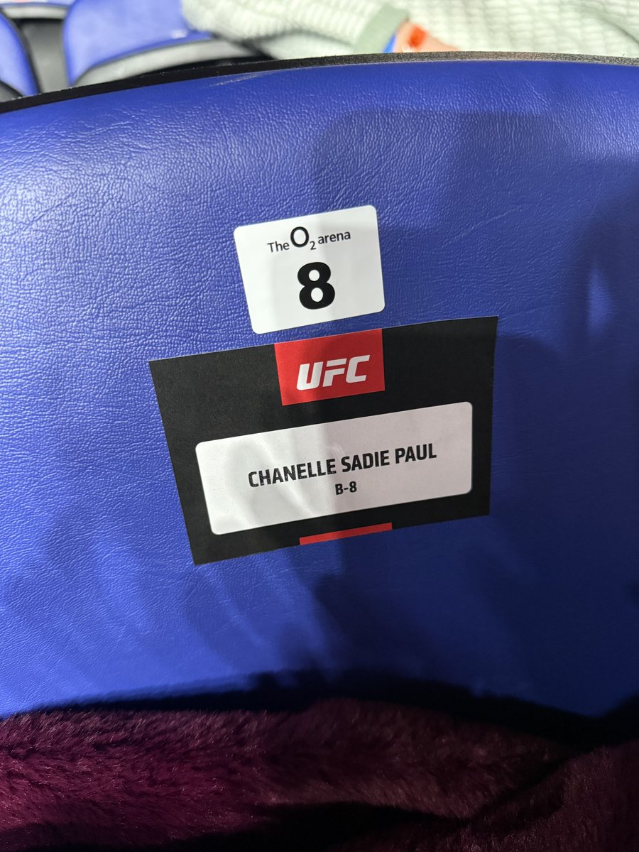 MissChanelleSP's tweet image. Ringside isn't a seat. It's a different world 🤛🏽
#UFC #fightnight #knockout #ufcfightnight #onlyinchanellesworld